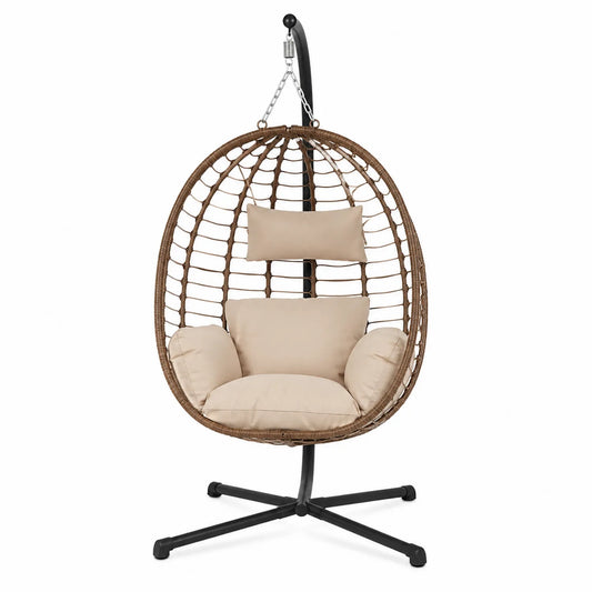Silla colgante de ratán con cojines beige y soporte metálico